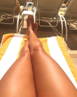 spray_tan_legs